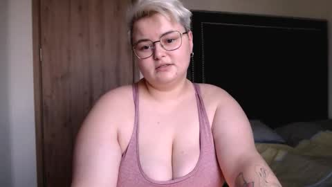 Snapshot of cutie_florence chatting on 11/12/25, 05:08 Sophie Lilith online show from 11/12/25, 05:08