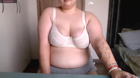 Snapshot of cutie_florence chatting on 11/14/25, 06:34 Sophie Lilith online show from 11/14/25, 06:34