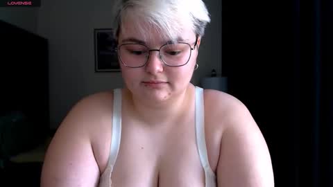 Snapshot of cutie_florence chatting on 11/28/25, 07:22 Sophie Lilith online show from 11/28/25, 07:22