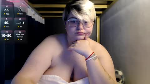 Snapshot of cutie_florence chatting on 04/27/26, 08:23 Sophie Lilith online show from 04/27/26, 08:23