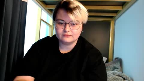 Snapshot of cutie_florence chatting on 04/28/26, 01:15 Sophie Lilith online show from 04/28/26, 01:15