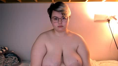 Snapshot of cutie_florence chatting on 05/11/26, 02:45 Sophie Lilith online show from 05/11/26, 02:45