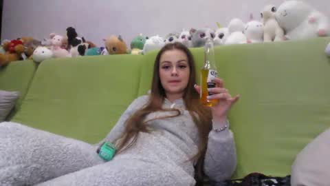 Snapshot of cutie_klo_ chatting on 01/17/26, 11:08 Chloe online show from 01/17/26, 11:08