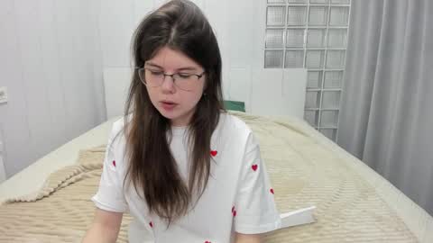cutie_lory online show from 02/18/25, 04:37