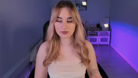  Your Louise  follow me  online show from 12/04/24, 12:30