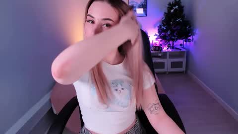  Your Louise  follow me  online show from 12/18/24, 03:47