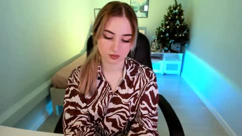  Your Louise  follow me  online show from 01/09/25, 09:05