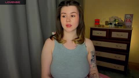 Snapshot of cutie_mili chatting on 04/18/26, 12:09 mili online show from 04/18/26, 12:09