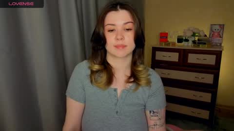 Snapshot of cutie_mili chatting on 04/19/26, 12:04 mili online show from 04/19/26, 12:04