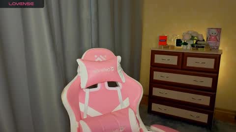 Snapshot of cutie_mili chatting on 04/24/26, 10:28 mili online show from 04/24/26, 10:28