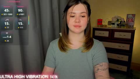 Snapshot of cutie_mili chatting on 04/25/26, 01:41 mili online show from 04/25/26, 01:41