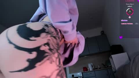 Snapshot of cutie_sensei chatting on 04/16/26, 06:36 Kira online show from 04/16/26, 06:36