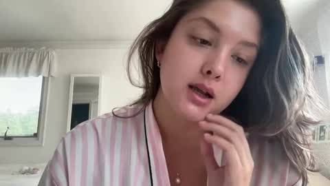 Snapshot of cutieoggg420 chatting on 09/08/25, 06:18 Cutieoggg420 online show from 09/08/25, 06:18