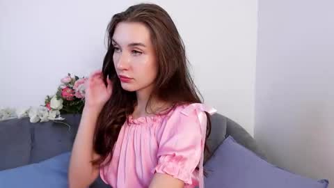 Vivienne online show from 12/04/25, 02:26