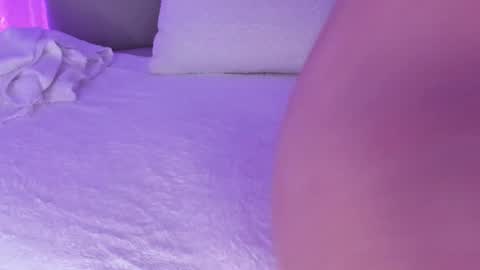 Snapshot of cutte_hanna18 chatting on 12/16/25, 06:57 Hannah online show from 12/16/25, 06:57