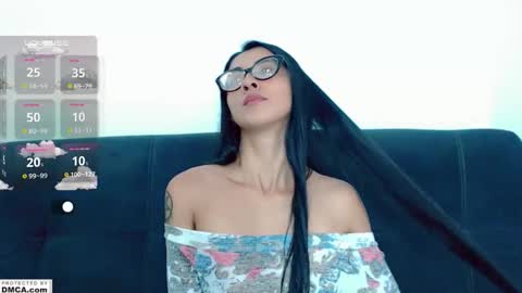 Snapshot of cutte_kitty_ chatting on 11/24/25, 12:05 miss ari online show from 11/24/25, 12:05