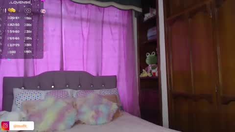 Snapshot of cuttebabe_ chatting on 02/04/25, 09:52 Sophia online show from 02/04/25, 09:52