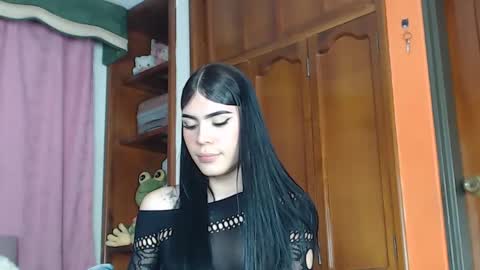 Snapshot of cuttebabe_ chatting on 03/07/25, 11:38 Sophia online show from 03/07/25, 11:38