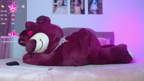 Snapshot of cuttebabe_ chatting on 11/08/25, 11:58 Sophia online show from 11/08/25, 11:58