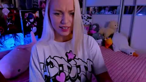 Snapshot of cuttie_ponyy chatting on 02/15/26, 09:22 Nora online show from 02/15/26, 09:22