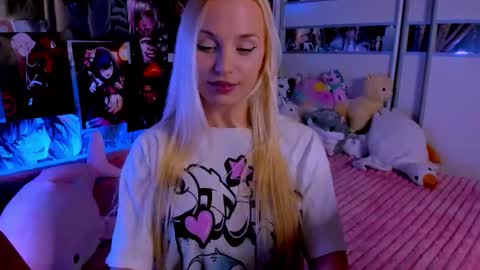 Snapshot of cuttie_ponyy chatting on 03/19/26, 09:19 Nora online show from 03/19/26, 09:19