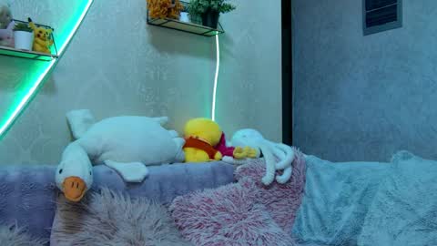 Snapshot of cuttiebunny chatting on 05/15/26, 11:34 cuttiebunny online show from 05/15/26, 11:34