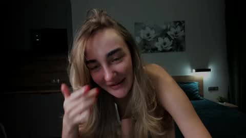 Snapshot of cuttiechloe chatting on 12/29/24, 01:02 CuttieChloe online show from 12/29/24, 01:02
