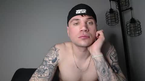 Snapshot of cv0118 chatting on 03/07/25, 02:25 Caleb Vonore online show from 03/07/25, 02:25