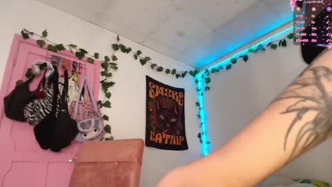 Snapshot of cybercami chatting on 02/05/25, 04:58 Camila online show from 02/05/25, 04:58