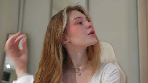 Snapshot of cyberheart_ chatting on 01/14/25, 02:53 EMILY online show from 01/14/25, 02:53