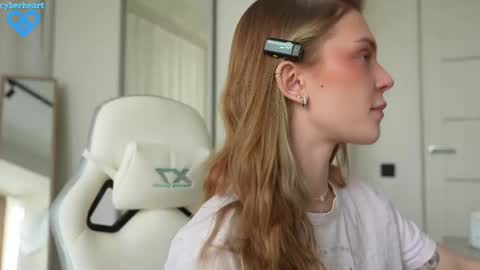 Snapshot of cyberheart_ chatting on 02/13/25, 12:43 EMILY online show from 02/13/25, 12:43