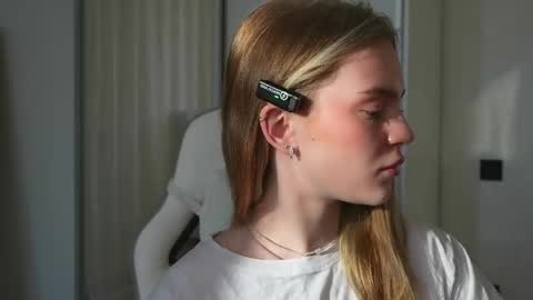 Snapshot of cyberheart_ chatting on 02/27/25, 01:49 EMILY online show from 02/27/25, 01:49