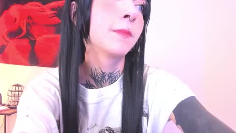 Snapshot of cyberia____________________ chatting on 11/04/25, 01:59 cel I am independent Help me reach 200 thumbs up uwu online show from 11/04/25, 01:59