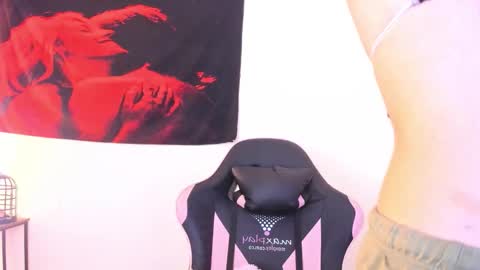 Snapshot of cyberia____________________ chatting on 12/03/25, 06:21 cel I am independent Help me reach 200 thumbs up uwu online show from 12/03/25, 06:21