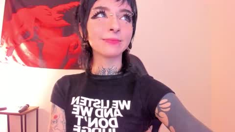 Snapshot of cyberia____________________ chatting on 03/13/26, 03:57 cel I am independent Help me reach 200 thumbs up uwu online show from 03/13/26, 03:57