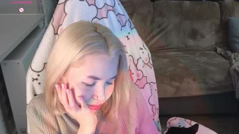 Snapshot of cybersmiling chatting on 11/30/25, 10:25 Jane online show from 11/30/25, 10:25