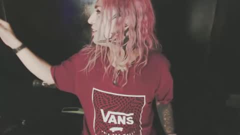 Nikki online show from 10/12/25, 01:04