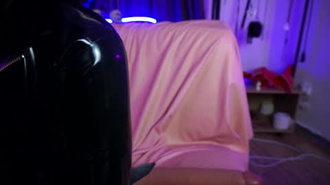 Snapshot of cyberxgoddess_ chatting on 02/01/25, 11:32 Lily Goddess online show from 02/01/25, 11:32