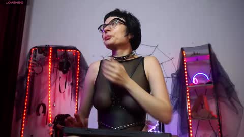 Snapshot of cyberxgoddess_ chatting on 11/09/25, 03:27 Lily Goddess online show from 11/09/25, 03:27