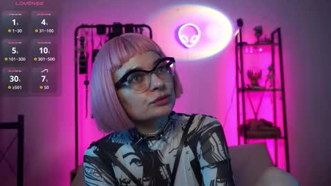 Snapshot of cyberxgoddess_ chatting on 11/21/25, 11:31 Lily Goddess online show from 11/21/25, 11:31