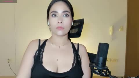 Snapshot of cyborgmuse chatting on 10/23/25, 07:29 cyborgmuse online show from 10/23/25, 07:29