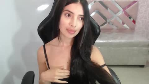 CINTIA ARAUJO online show from 10/14/25, 04:13