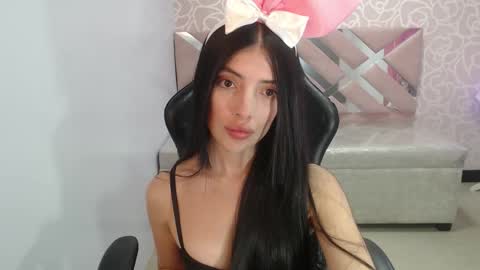 CINTIA ARAUJO online show from 10/19/25, 03:18