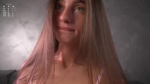 Snapshot of czamabech chatting on 07/10/26, 01:10 Isabella online show from 07/10/26, 01:10