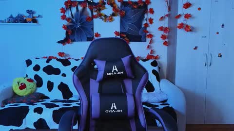 Snapshot of d0nna_ chatting on 11/18/25, 06:01 Donna online show from 11/18/25, 06:01