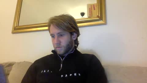 d3nnis_123 online show from 02/12/25, 07:24