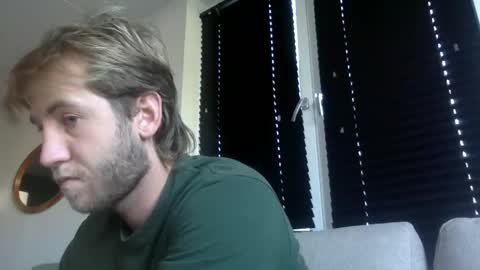 d3nnis_123 online show from 10/09/25, 08:56