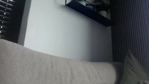 d3nnis_123 online show from 10/27/25, 10:08