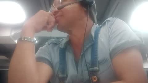 Snapshot of d619627 chatting on 11/03/25, 06:31 d619627 online show from 11/03/25, 06:31