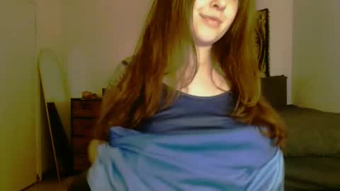 Snapshot of d_a_i_s_y chatting on 02/24/25, 04:58 Daisy online show from 02/24/25, 04:58